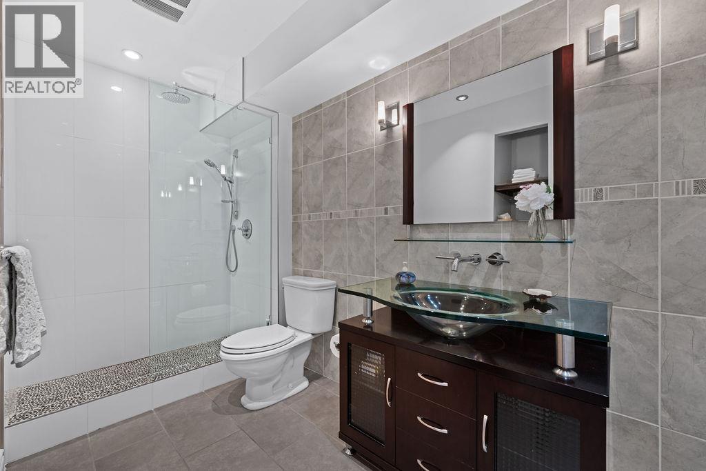 Photo 11 of 64 2212 Folkestone Way, West Vancouver BC