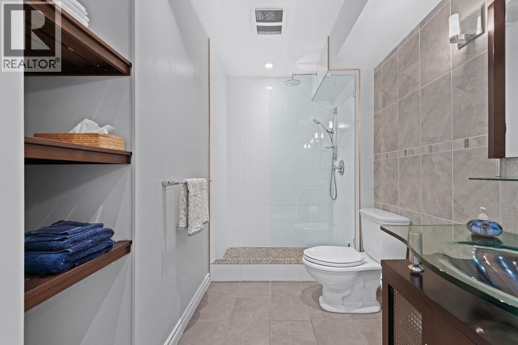 Photo 27 of 64 2212 Folkestone Way, West Vancouver BC