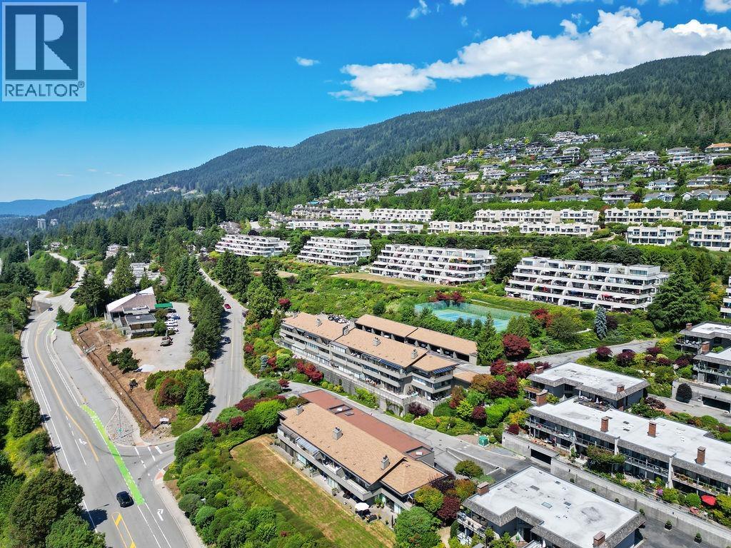 Photo 5 of 64 2212 Folkestone Way, West Vancouver BC