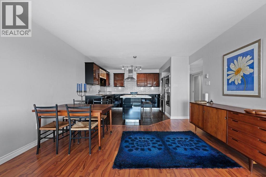 Photo 3 of 64 2212 Folkestone Way, West Vancouver BC