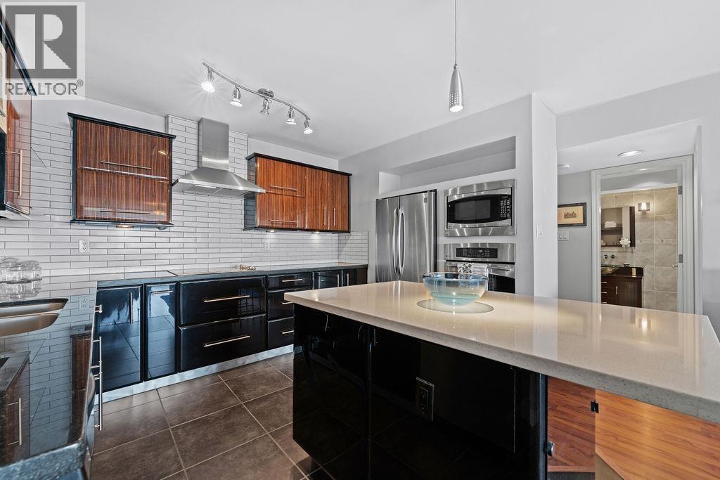 Photo 7 of 64 2212 Folkestone Way, West Vancouver BC