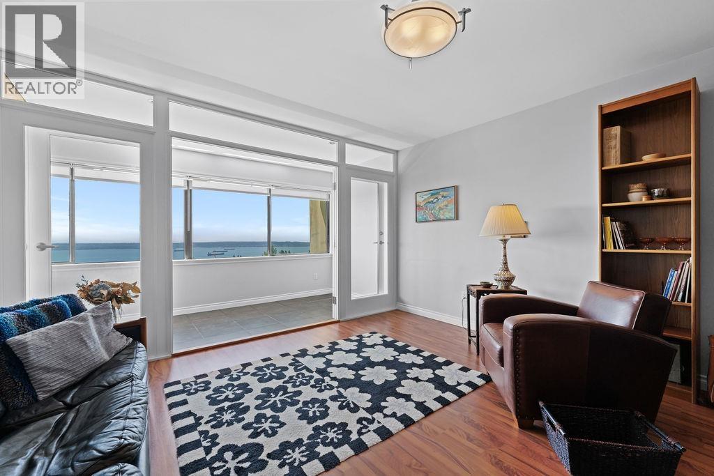 Photo 19 of 64 2212 Folkestone Way, West Vancouver BC