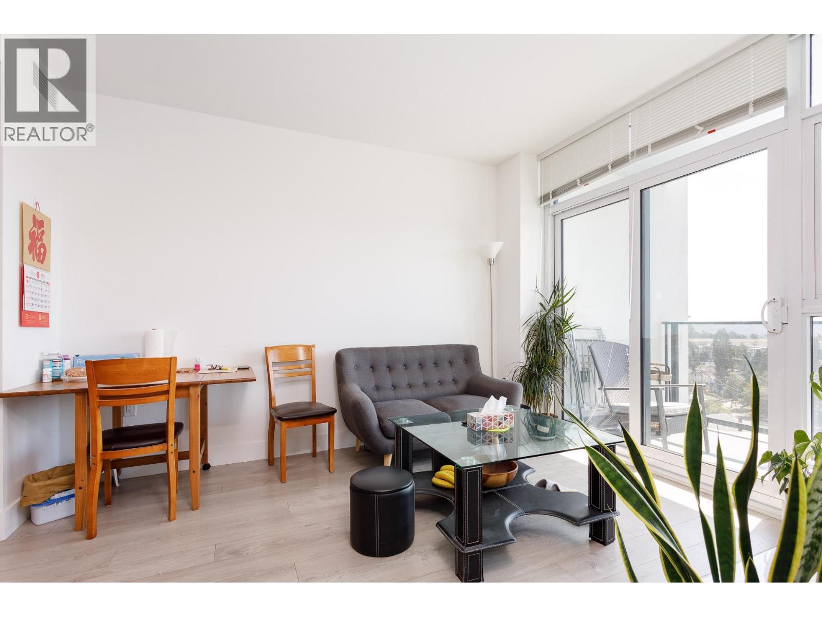 609 7388 KINGSWAY STREET, Burnaby