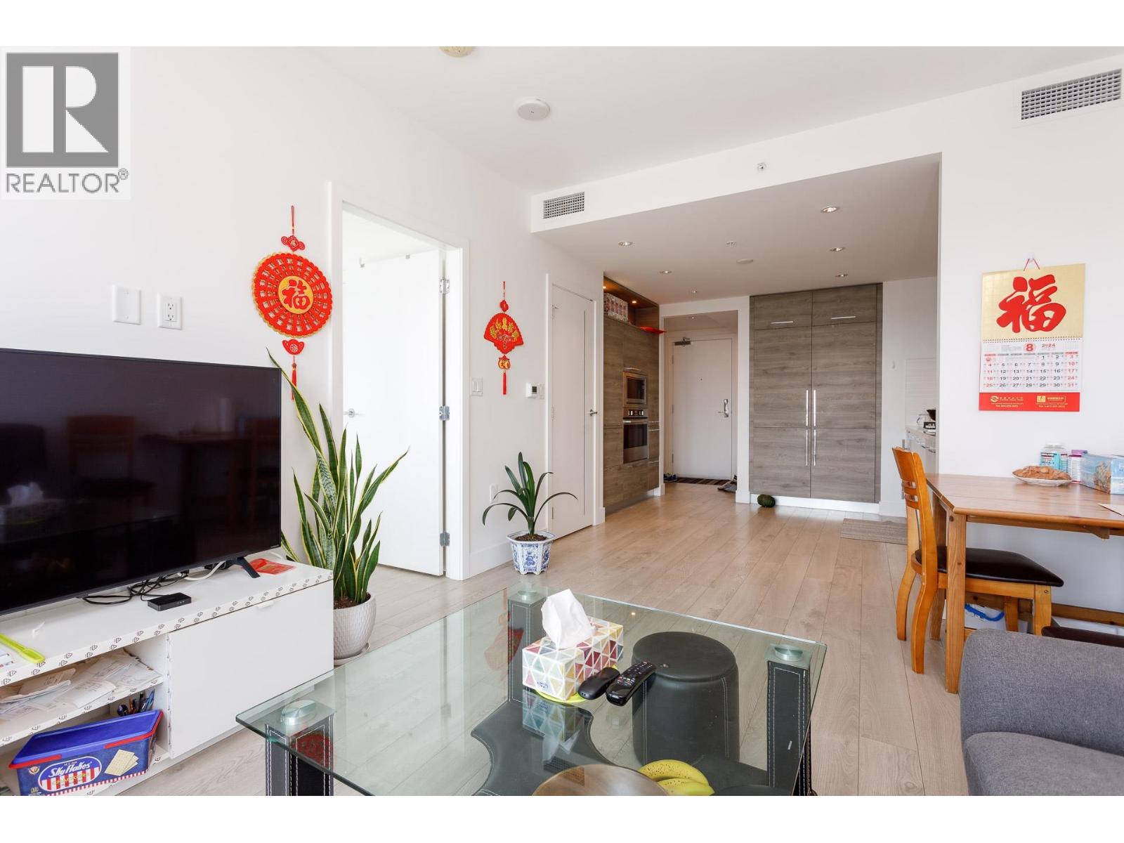 609 7388 KINGSWAY STREET, Burnaby