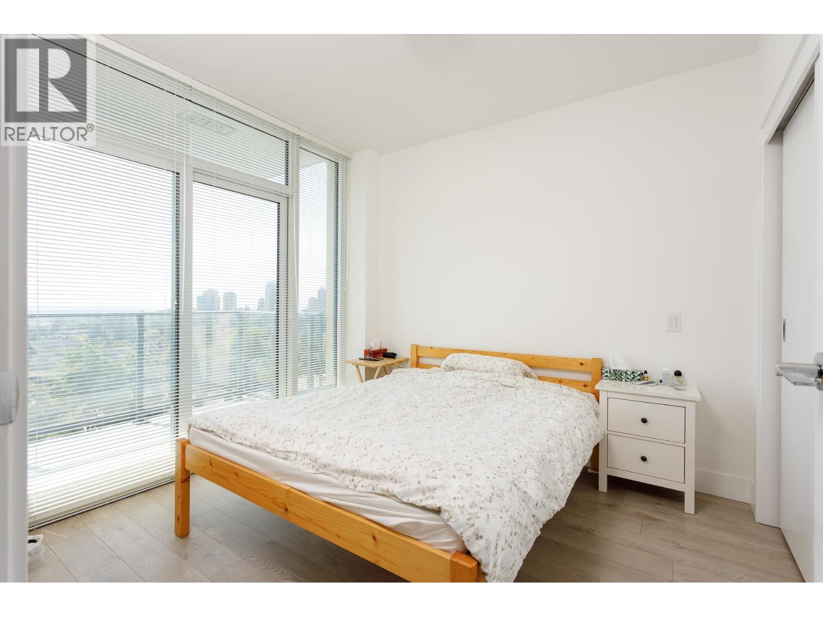 609 7388 KINGSWAY STREET, Burnaby