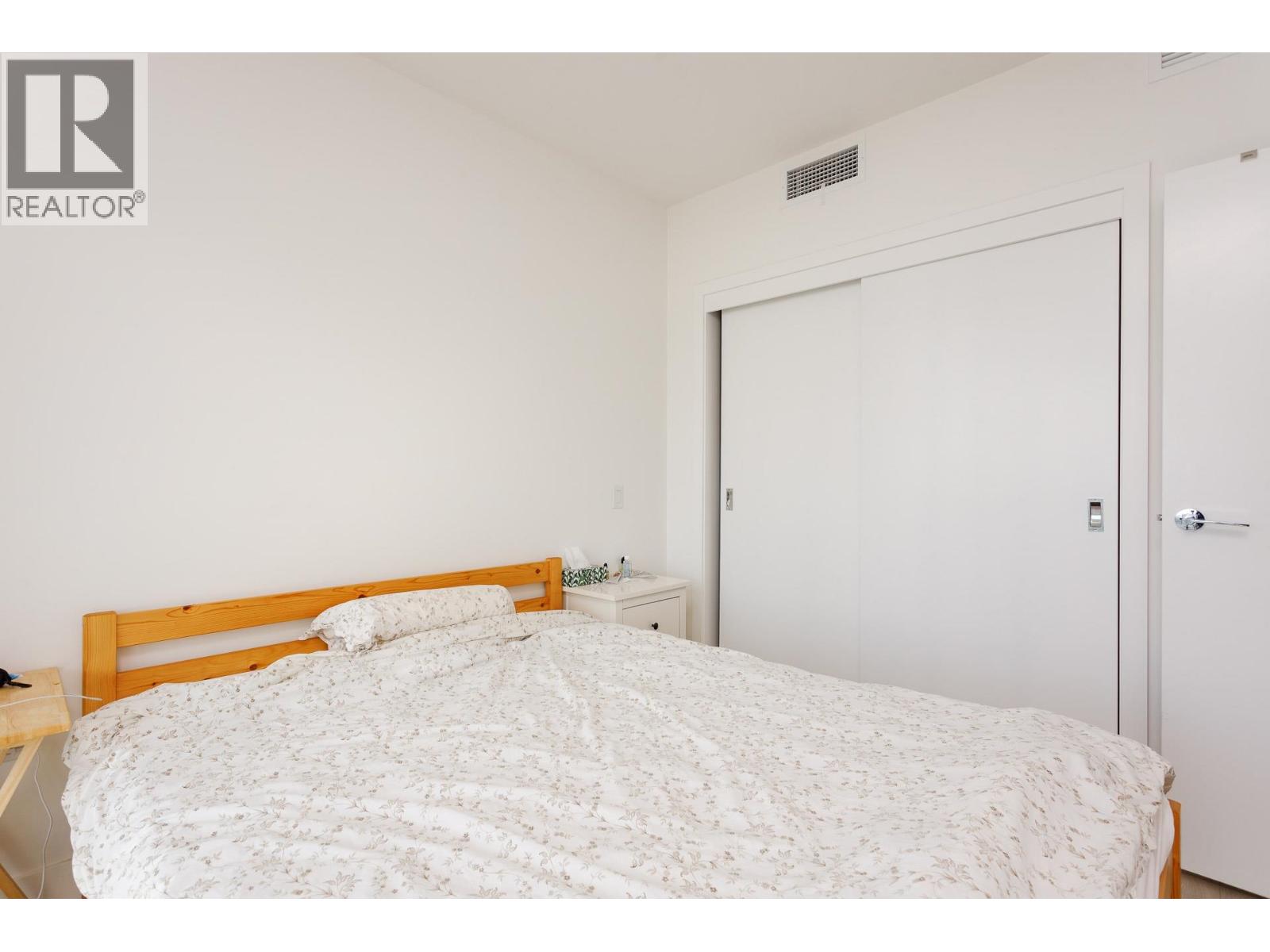 609 7388 KINGSWAY STREET, Burnaby