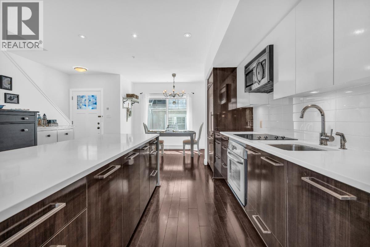 Photo 2 of 15 5655 Chaffey Avenue, Burnaby BC