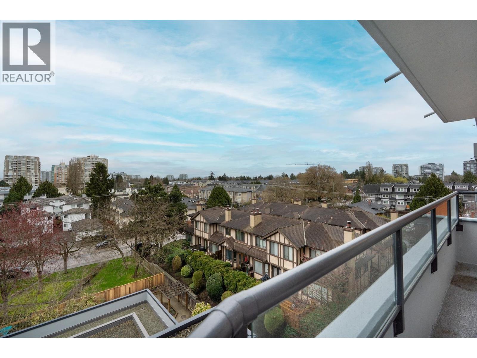 Photo 3 of 603 6611 Cooney Road, Richmond BC