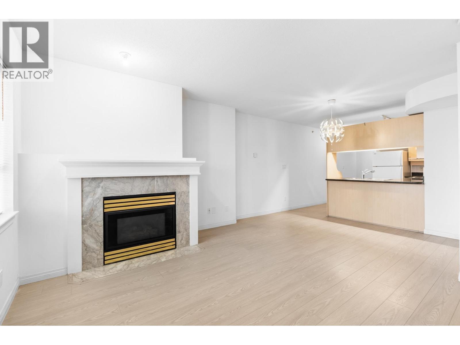 Photo 6 of 603 6611 Cooney Road, Richmond BC