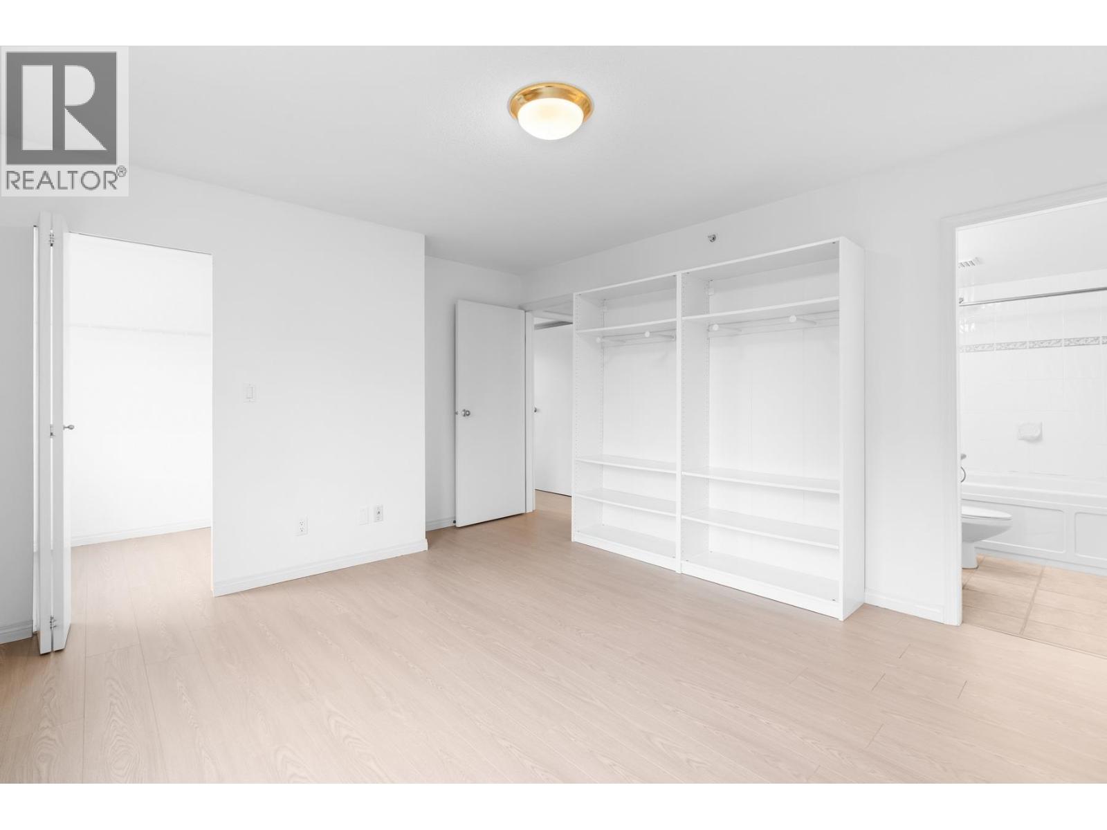 Photo 5 of 603 6611 Cooney Road, Richmond BC