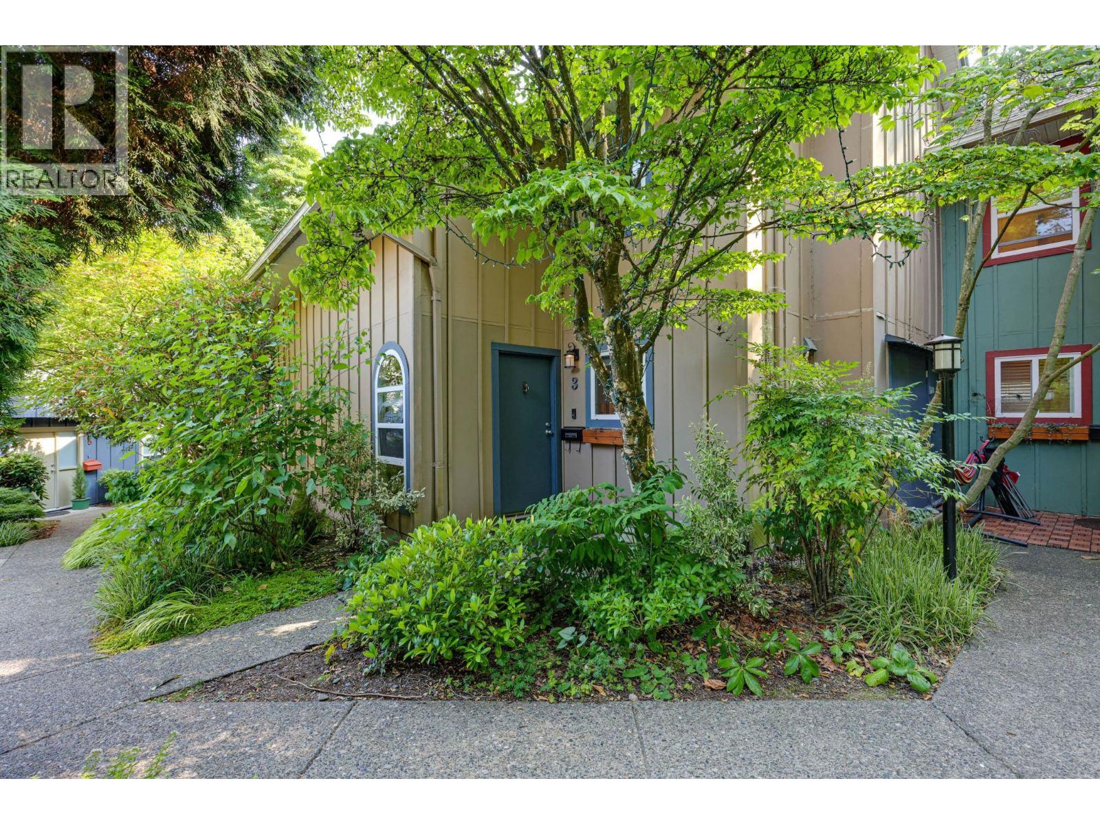 Photo 27 of 3 900 W 17th Street, North Vancouver BC