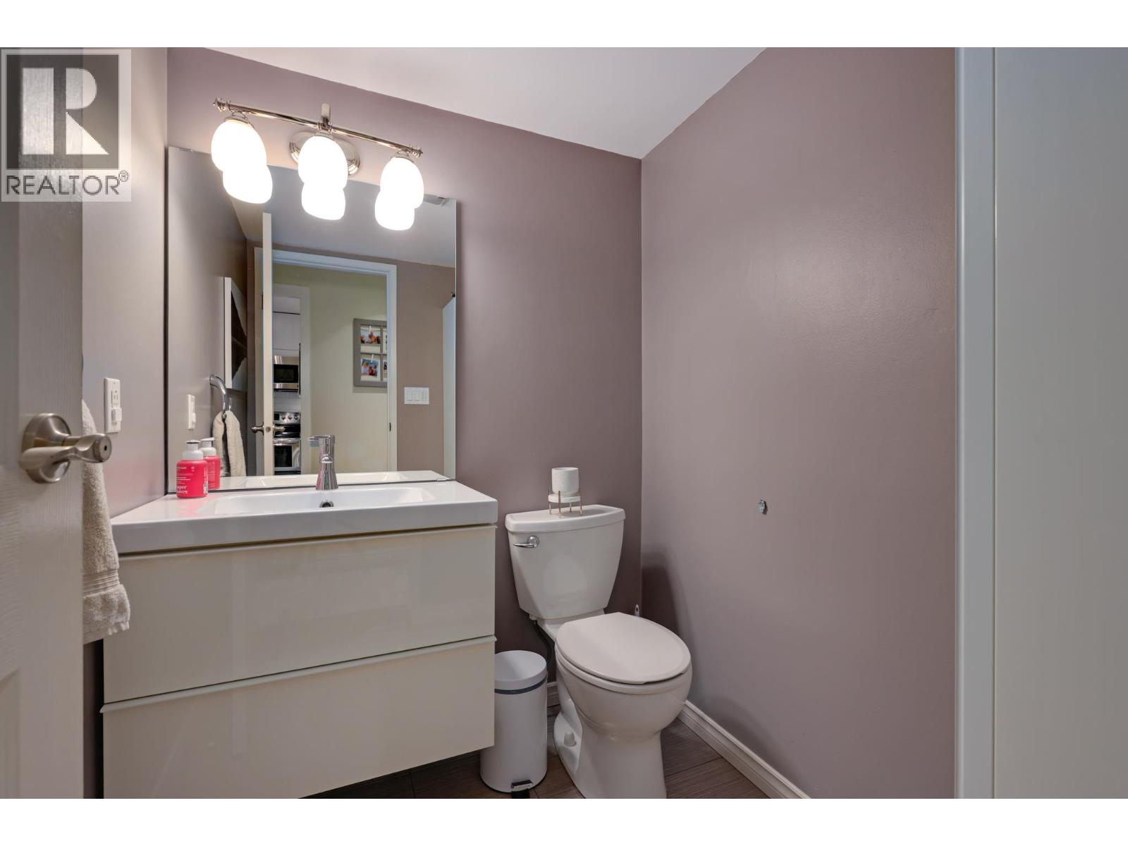 Photo 25 of 3 900 W 17th Street, North Vancouver BC