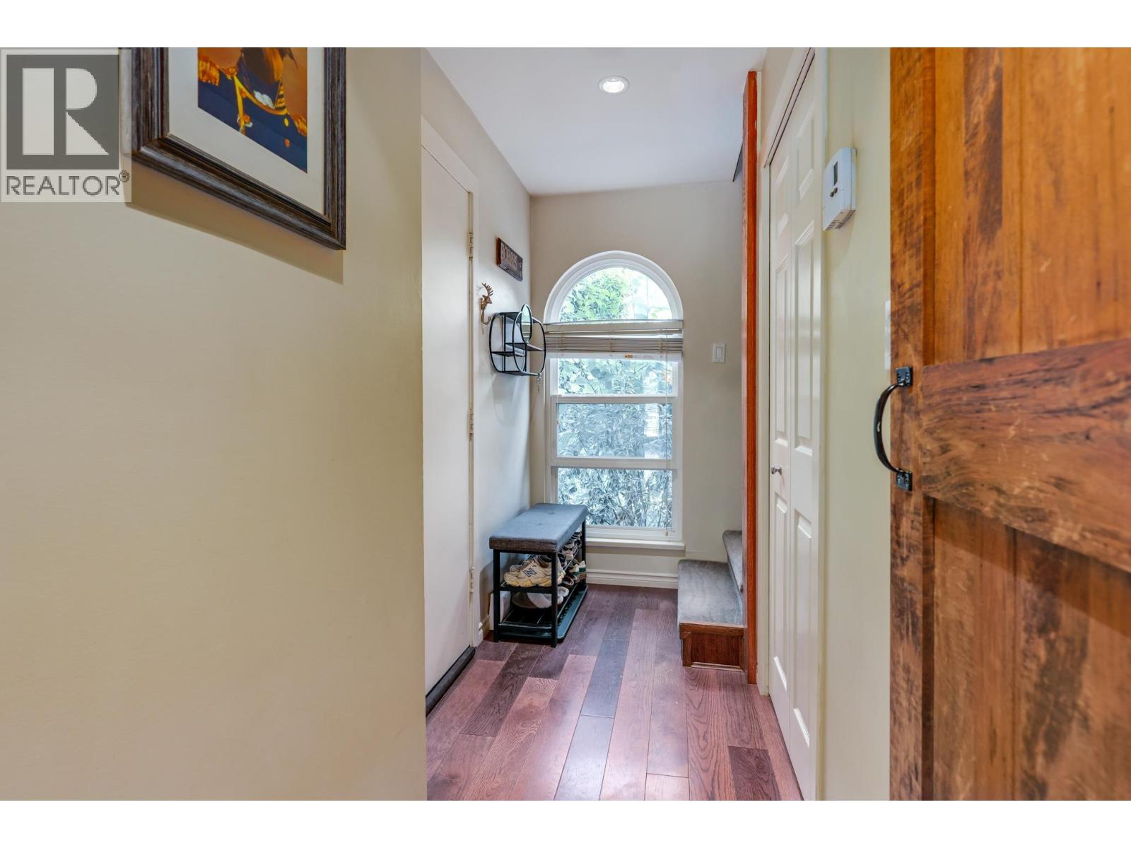 Photo 4 of 3 900 W 17th Street, North Vancouver BC