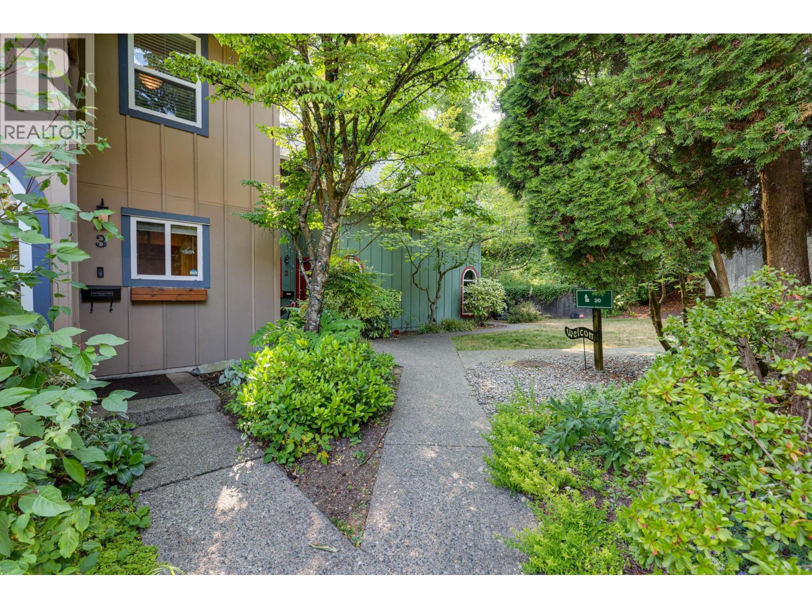 Photo 8 of 3 900 W 17th Street, North Vancouver BC