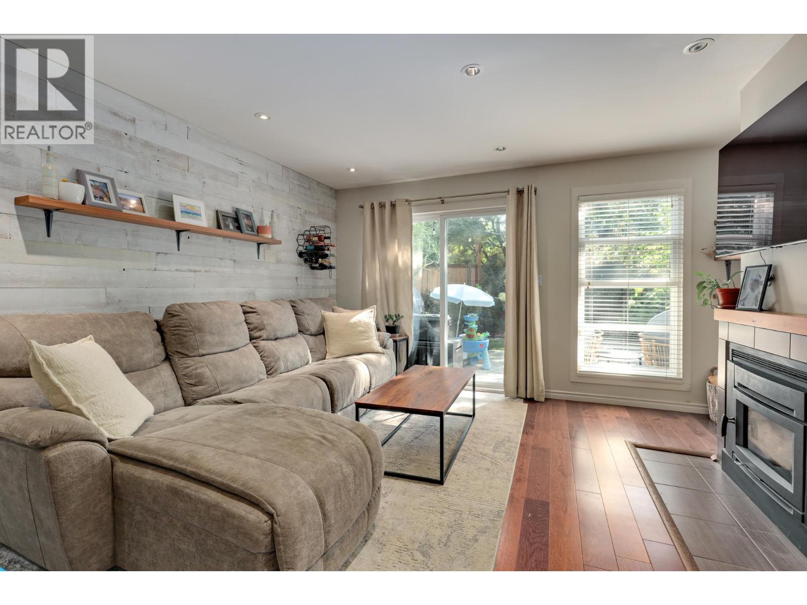 Photo 22 of 3 900 W 17th Street, North Vancouver BC
