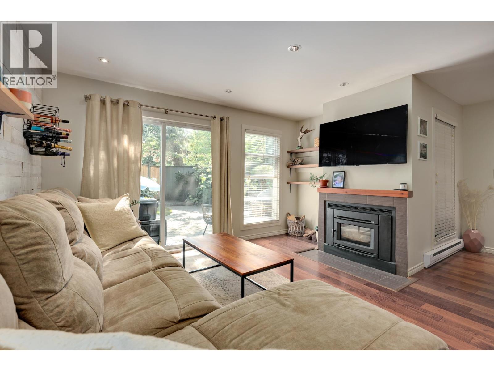 Photo 9 of 3 900 W 17th Street, North Vancouver BC