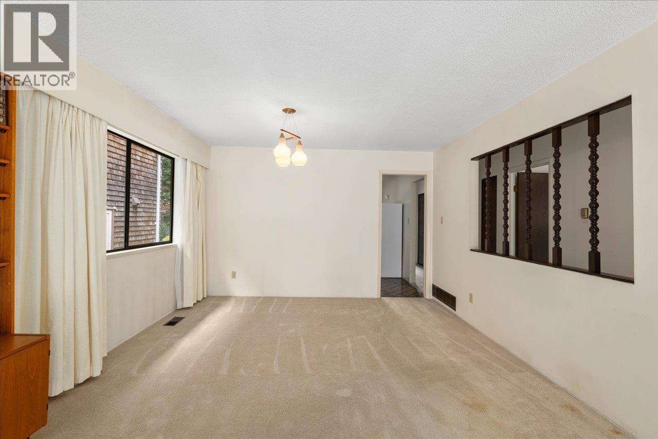 Photo 10 of 4427 W 6th Avenue, Vancouver BC