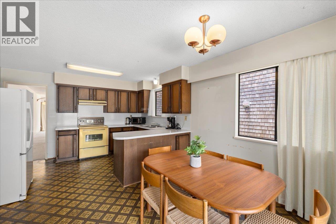 Photo 11 of 4427 W 6th Avenue, Vancouver BC