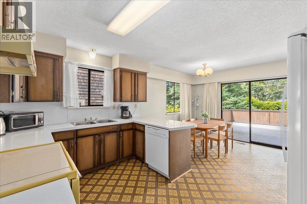 Photo 12 of 4427 W 6th Avenue, Vancouver BC