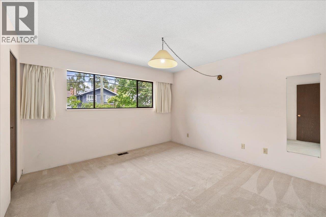 Photo 16 of 4427 W 6th Avenue, Vancouver BC