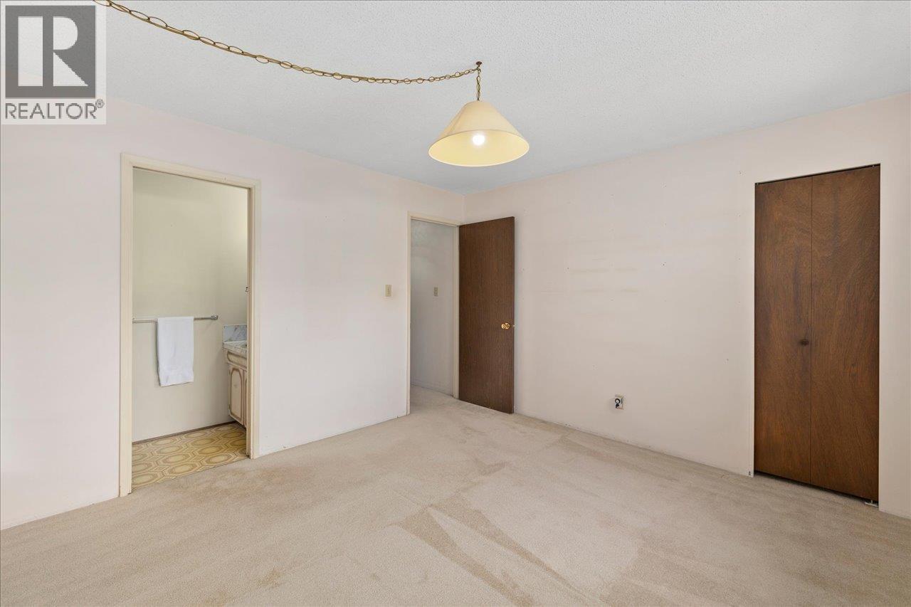 Photo 17 of 4427 W 6th Avenue, Vancouver BC