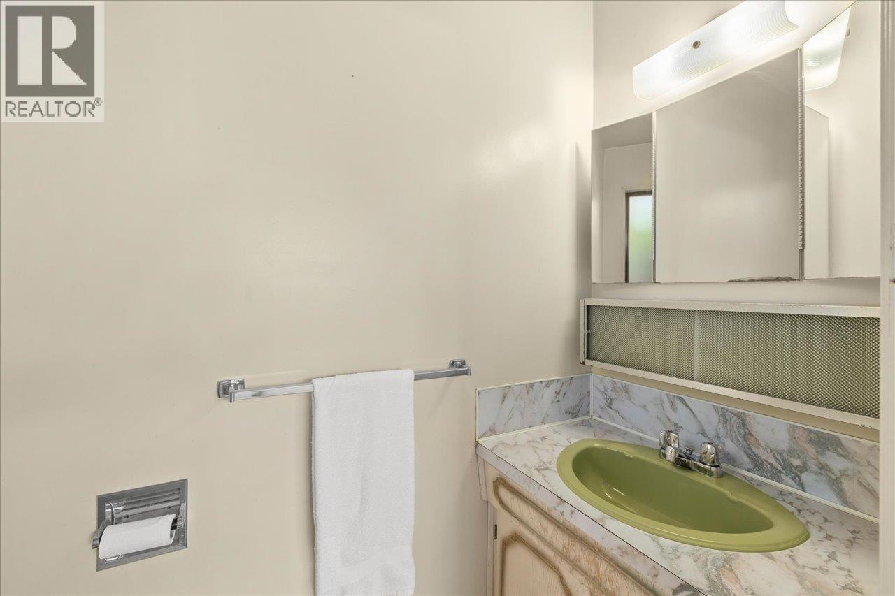 Photo 18 of 4427 W 6th Avenue, Vancouver BC