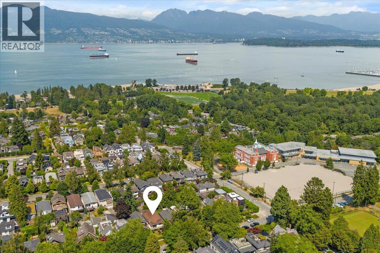 Photo 3 of 4427 W 6th Avenue, Vancouver BC