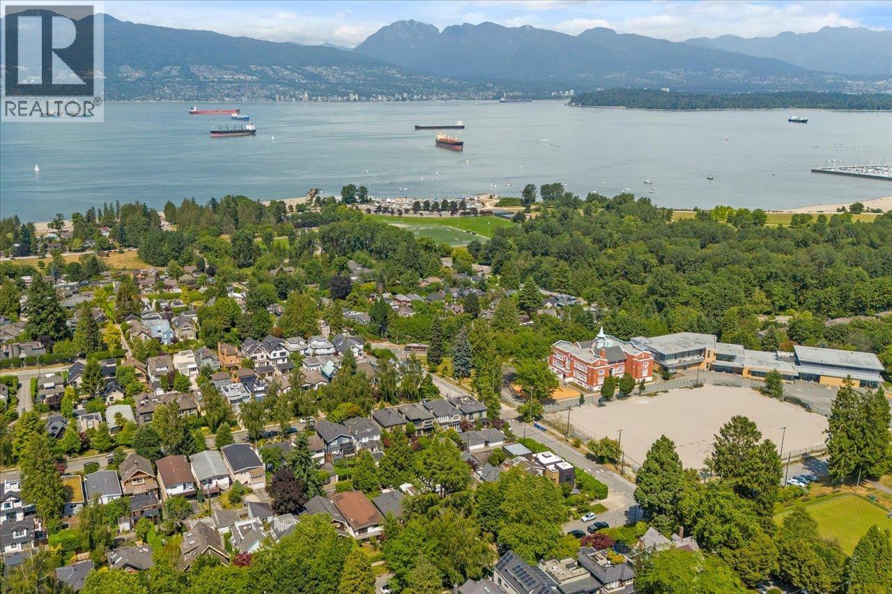 Photo 36 of 4427 W 6th Avenue, Vancouver BC