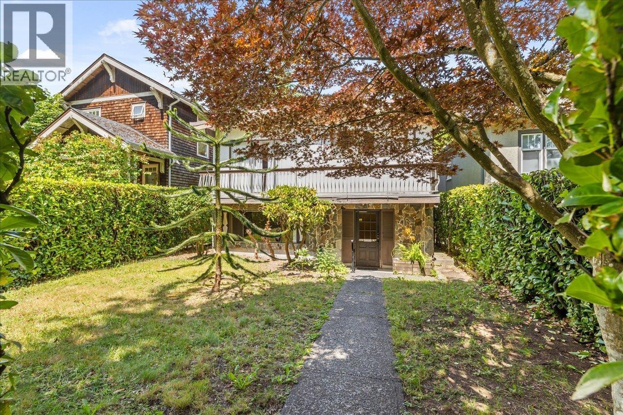 Photo 4 of 4427 W 6th Avenue, Vancouver BC