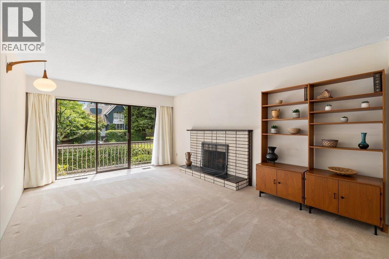 Photo 5 of 4427 W 6th Avenue, Vancouver BC