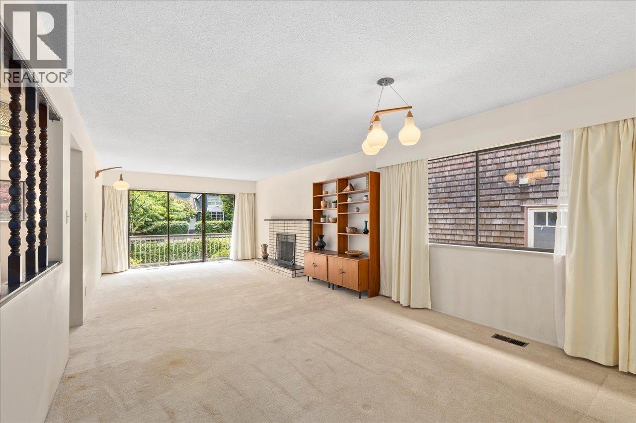Photo 8 of 4427 W 6th Avenue, Vancouver BC