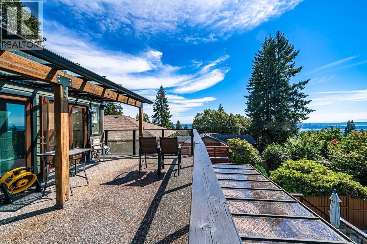 Photo 10 of 3435 St Georges Avenue, North Vancouver BC