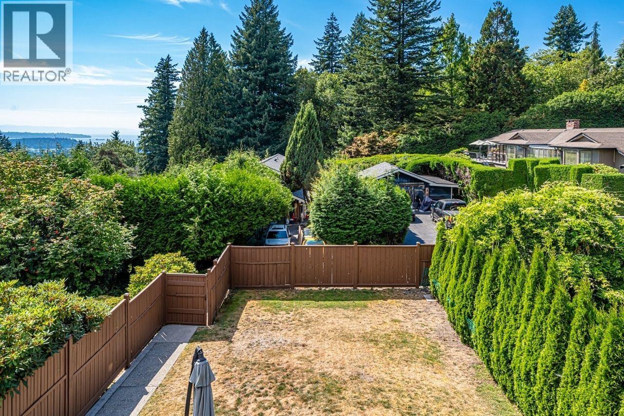 Photo 12 of 3435 St Georges Avenue, North Vancouver BC