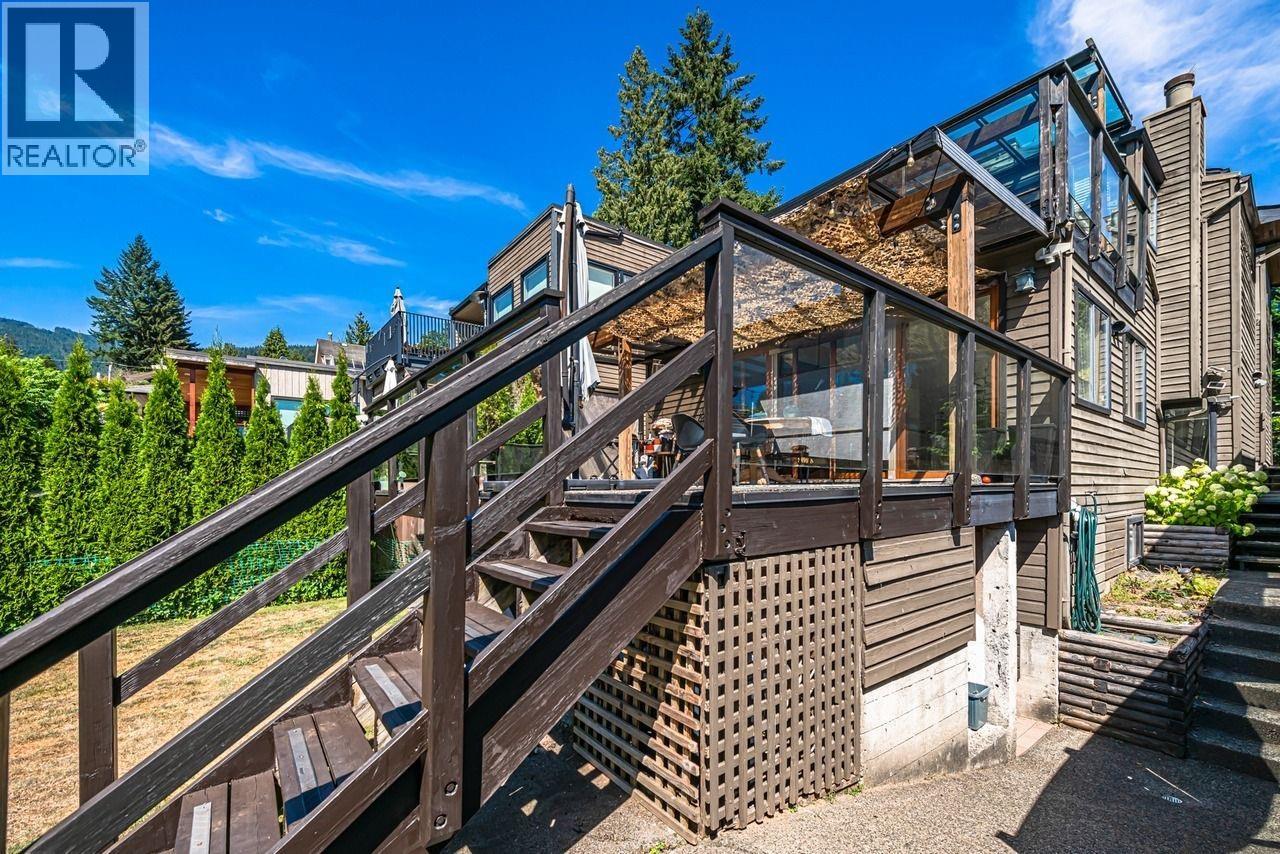 Photo 4 of 3435 St Georges Avenue, North Vancouver BC