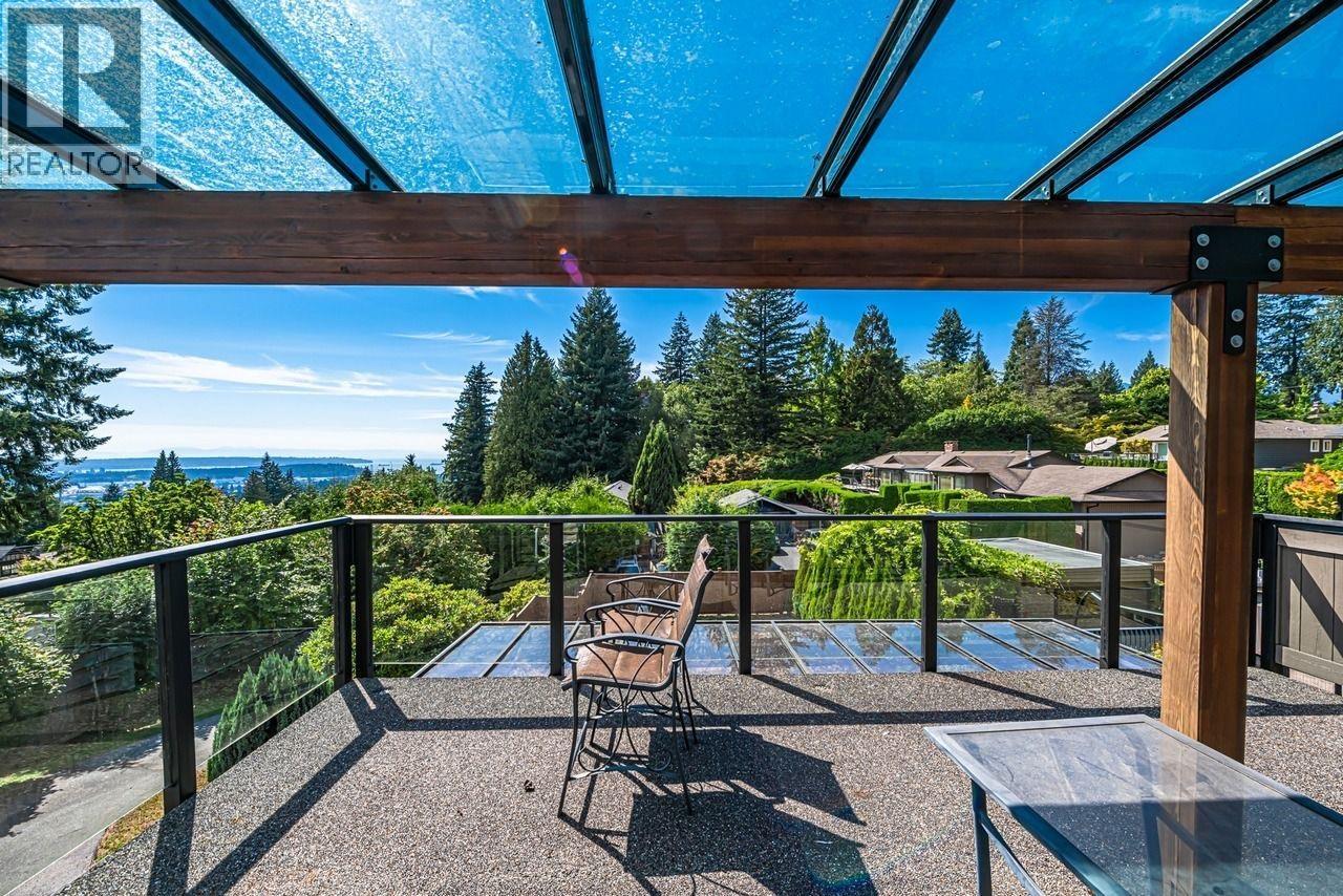 Photo 6 of 3435 St Georges Avenue, North Vancouver BC