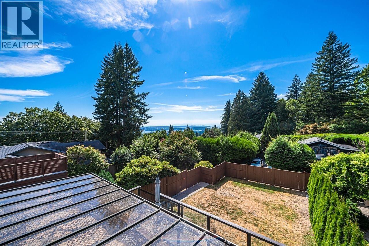 Photo 9 of 3435 St Georges Avenue, North Vancouver BC