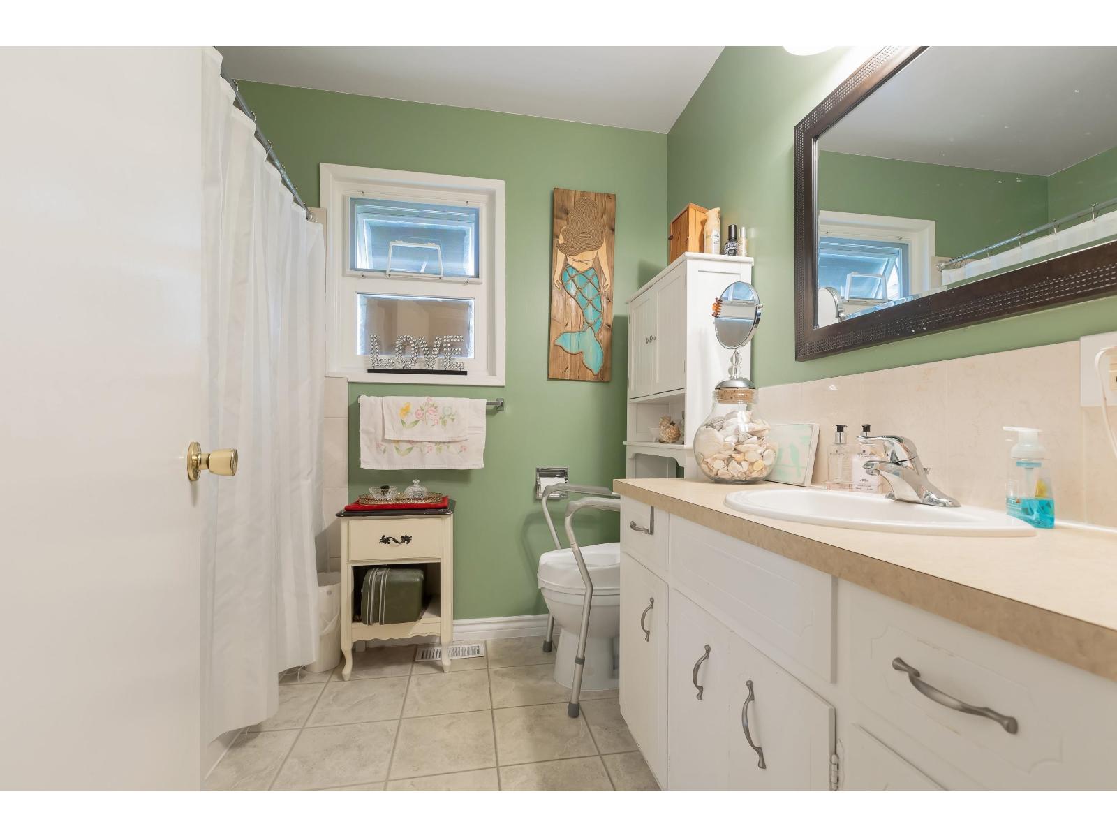 Photo 1 of 2136 Sherwood Crescent, Abbotsford BC