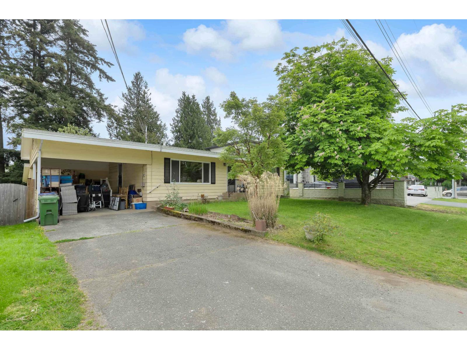 Photo 28 of 2136 Sherwood Crescent, Abbotsford BC