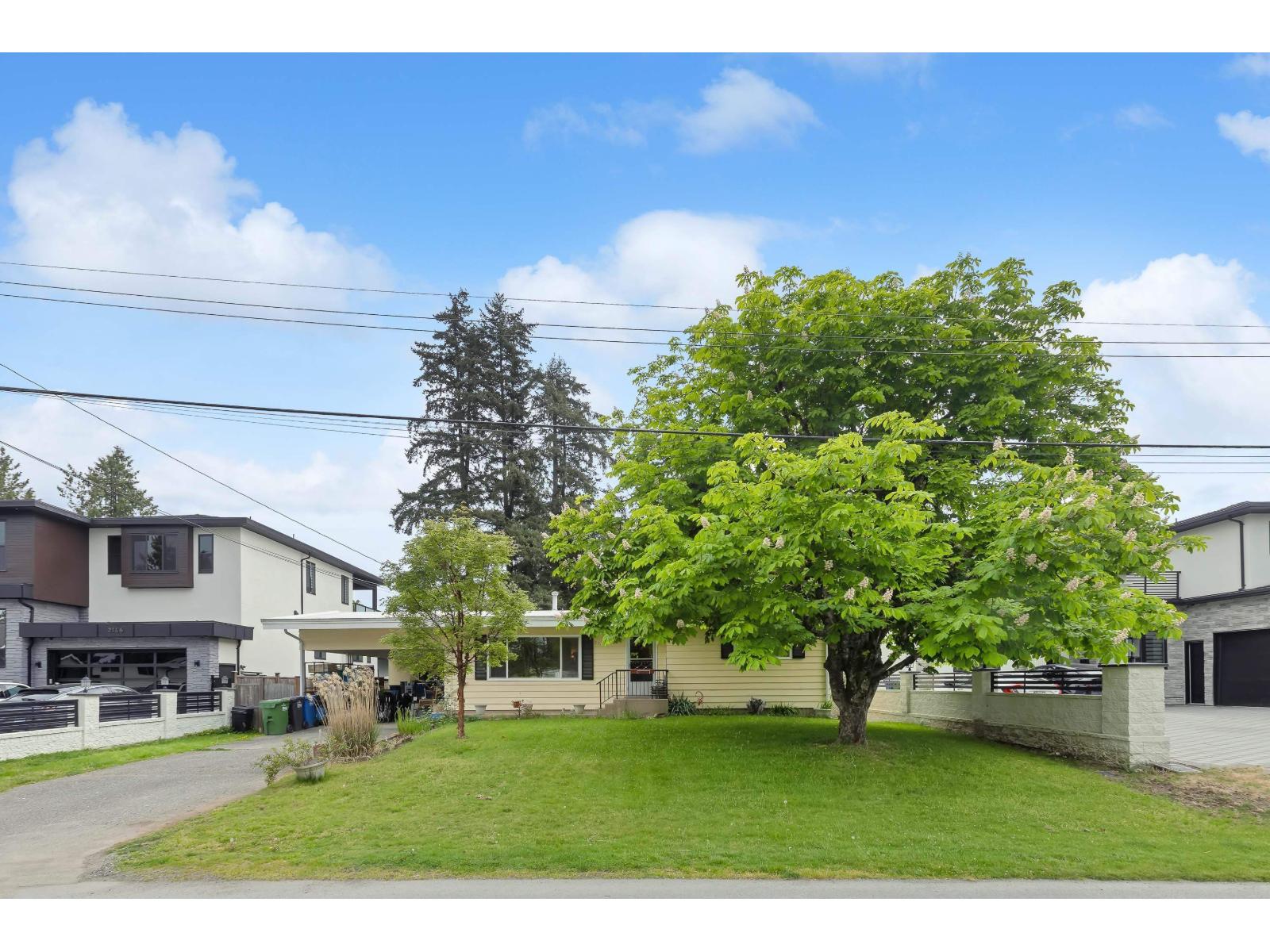 Photo 2 of 2136 Sherwood Crescent, Abbotsford BC