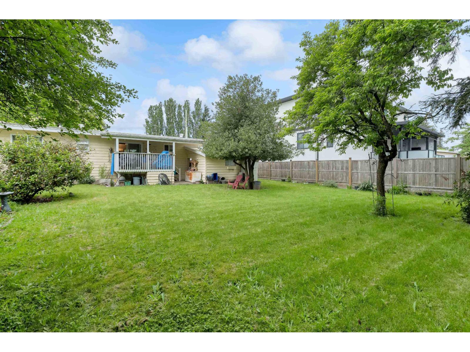 Photo 11 of 2136 Sherwood Crescent, Abbotsford BC
