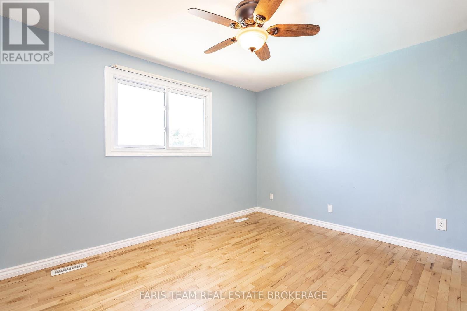 Photo 7 of 368 Leslie Avenue, Orillia ON