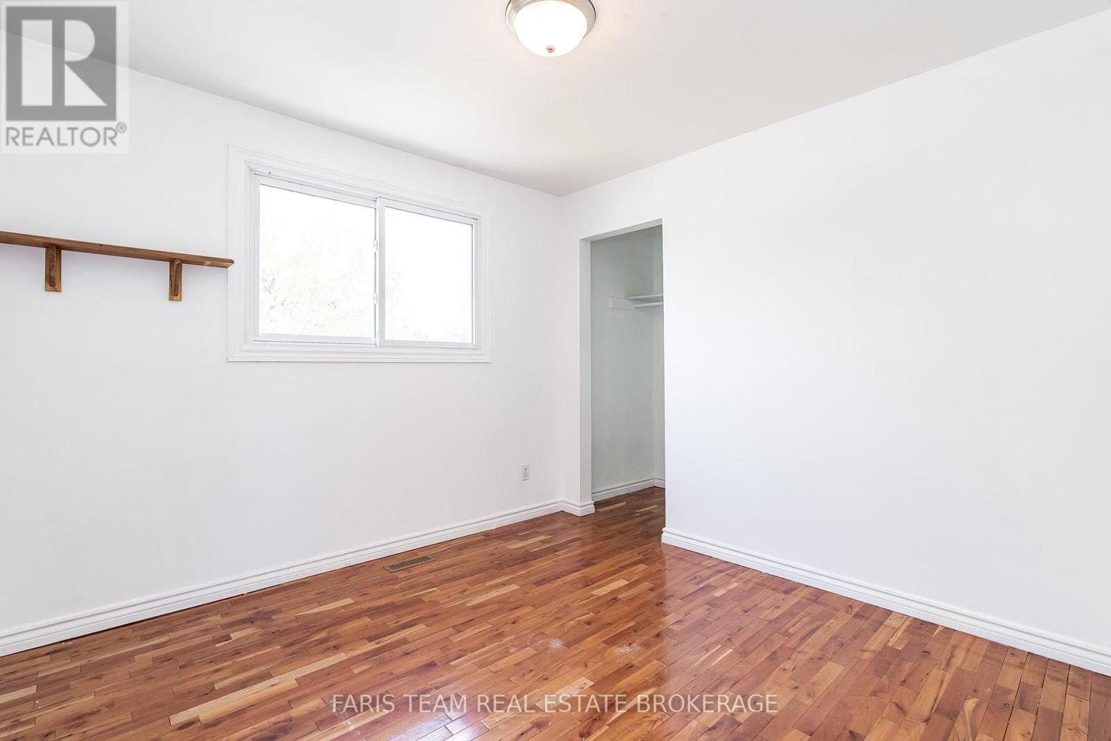 Photo 17 of 368 Leslie Avenue, Orillia ON