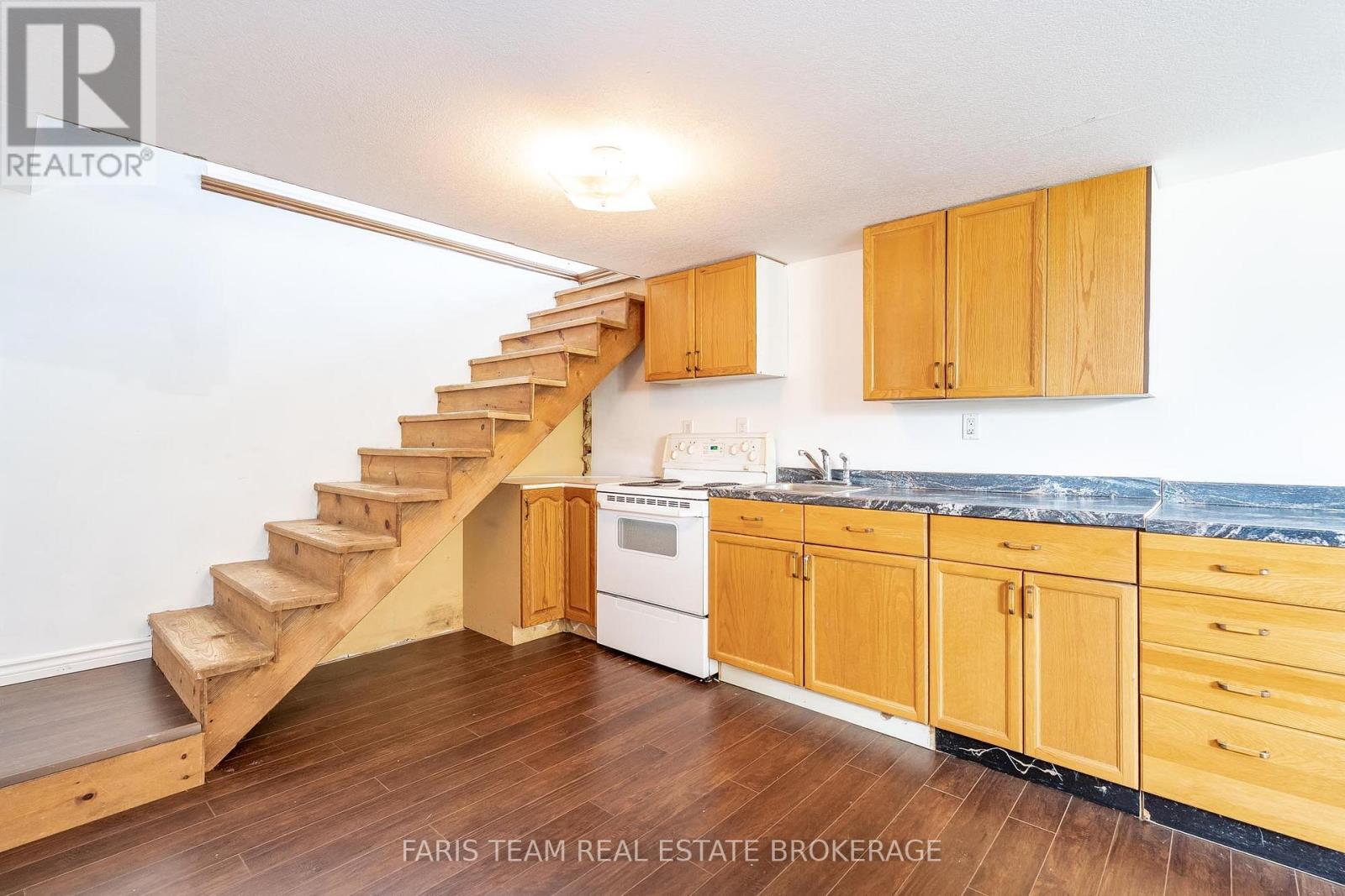 Photo 26 of 368 Leslie Avenue, Orillia ON