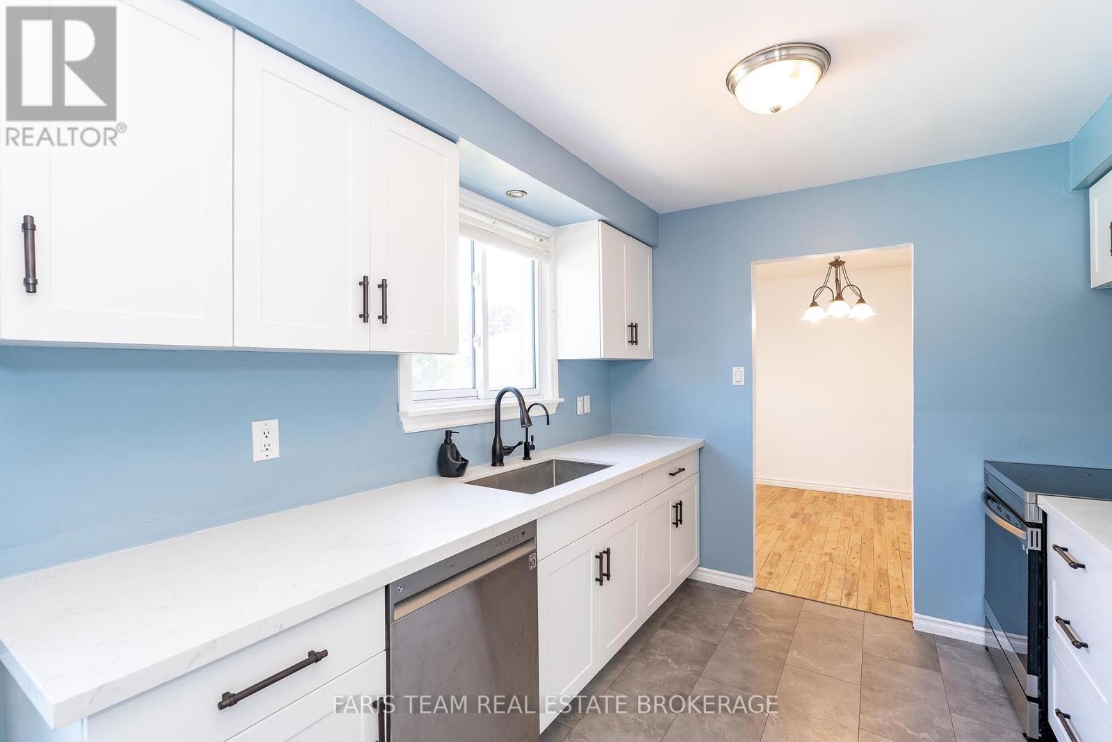 Photo 18 of 368 Leslie Avenue, Orillia ON