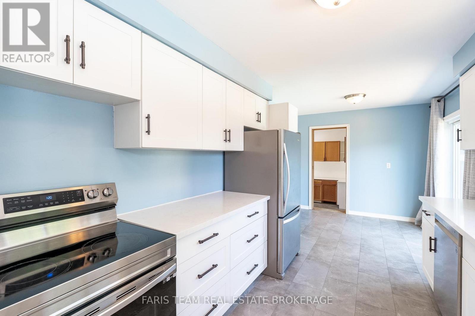 Photo 2 of 368 Leslie Avenue, Orillia ON