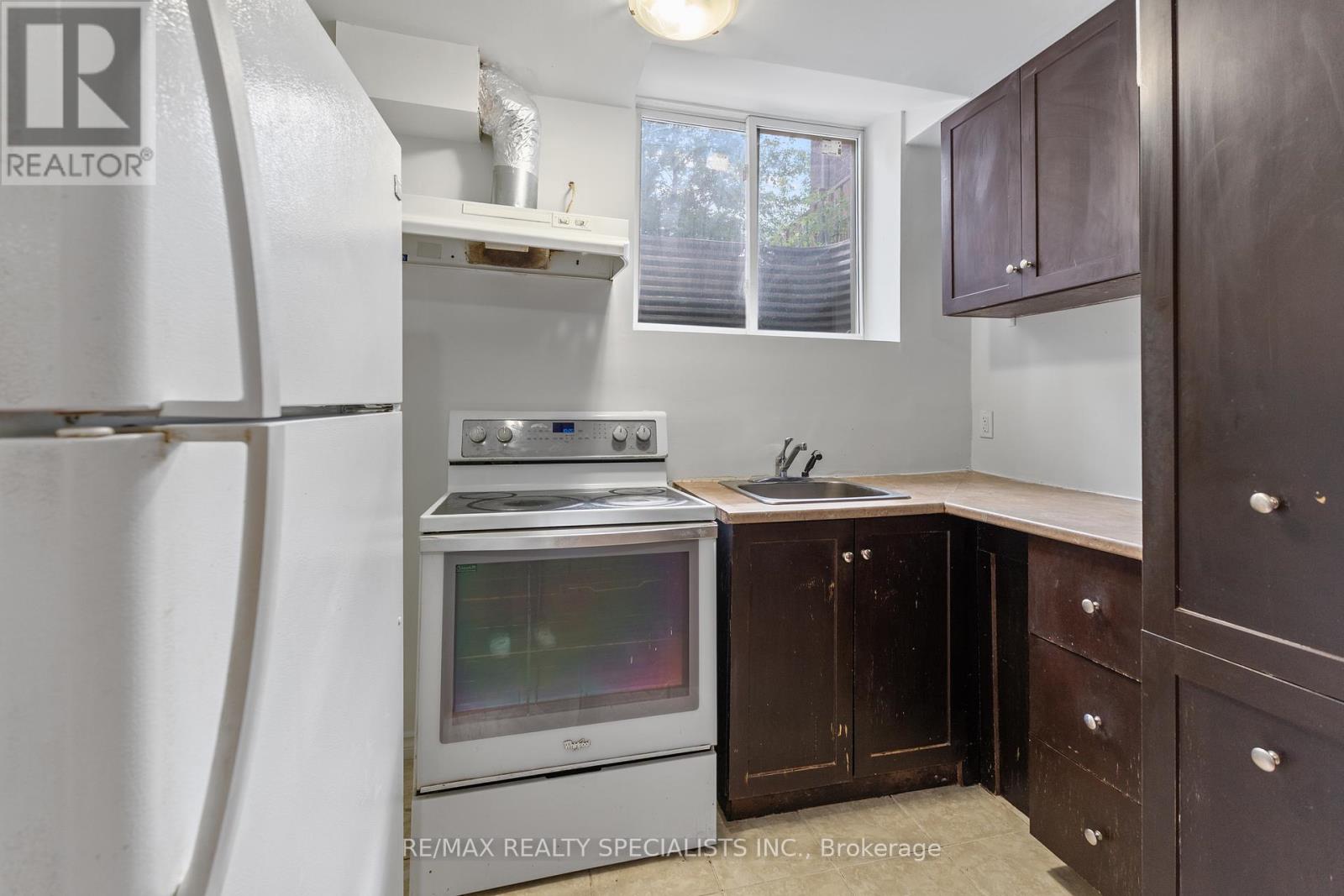Photo 39 of 38 Stephanie Avenue, Brampton ON