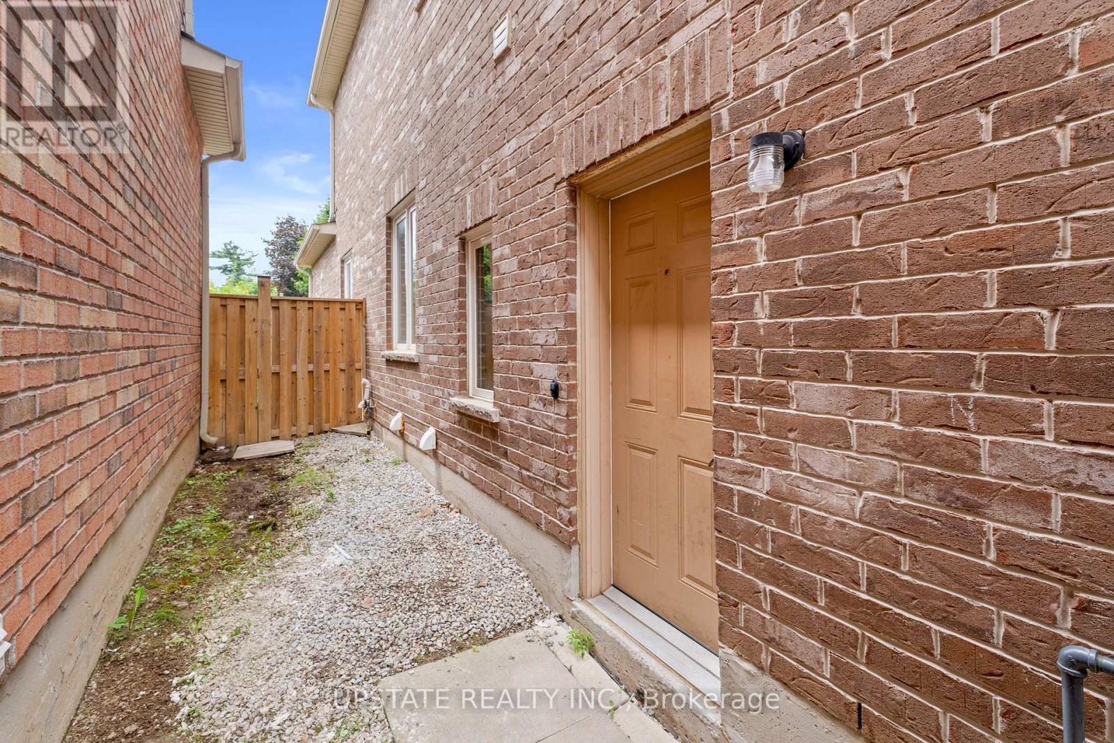 Photo 35 of 38 Stephanie Avenue, Brampton ON