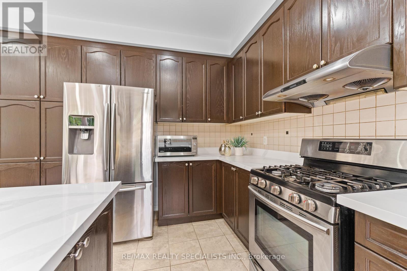 Photo 11 of 38 Stephanie Avenue, Brampton ON