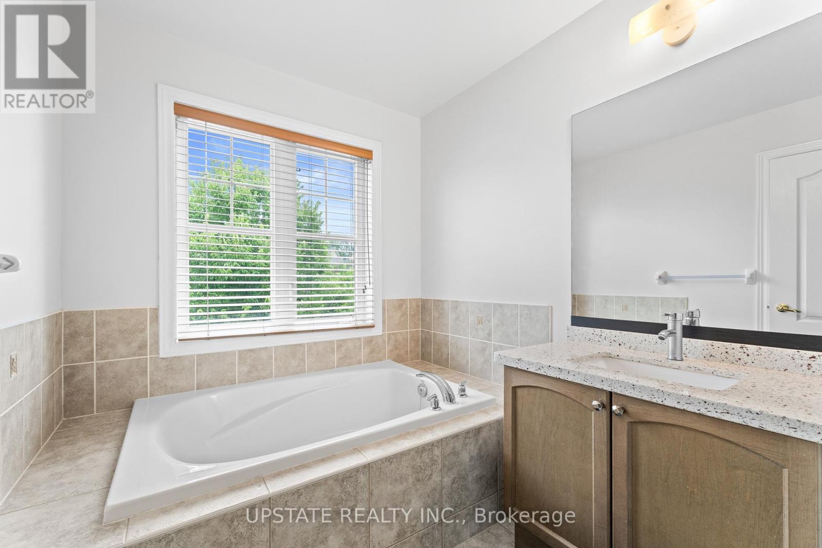 Photo 23 of 38 Stephanie Avenue, Brampton ON