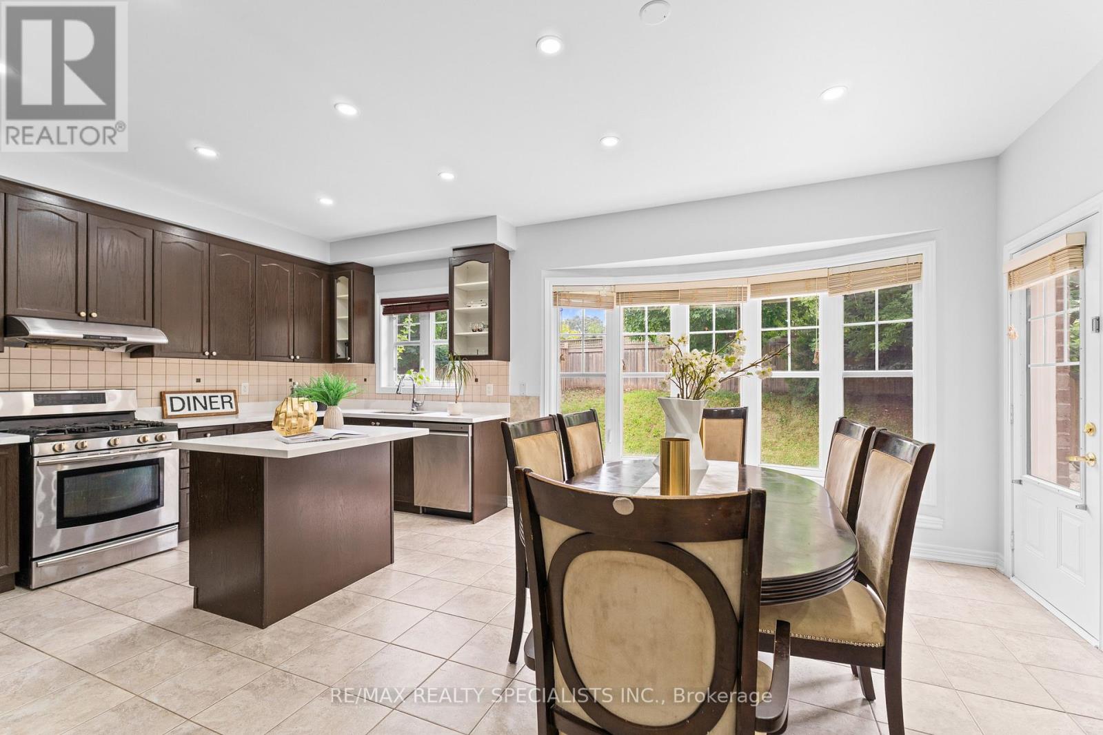 Photo 15 of 38 Stephanie Avenue, Brampton ON